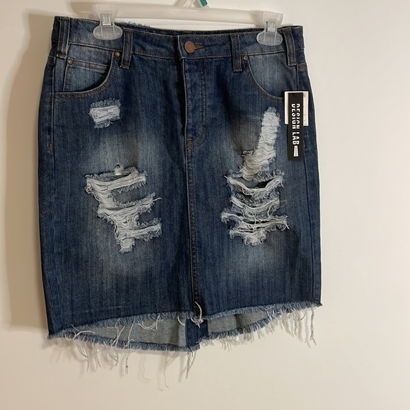 NWT Design Lab Jean Skirt 27 Mini Denim Dark Distressed Blue Classic Grunge Alt - Picture 3 of 14